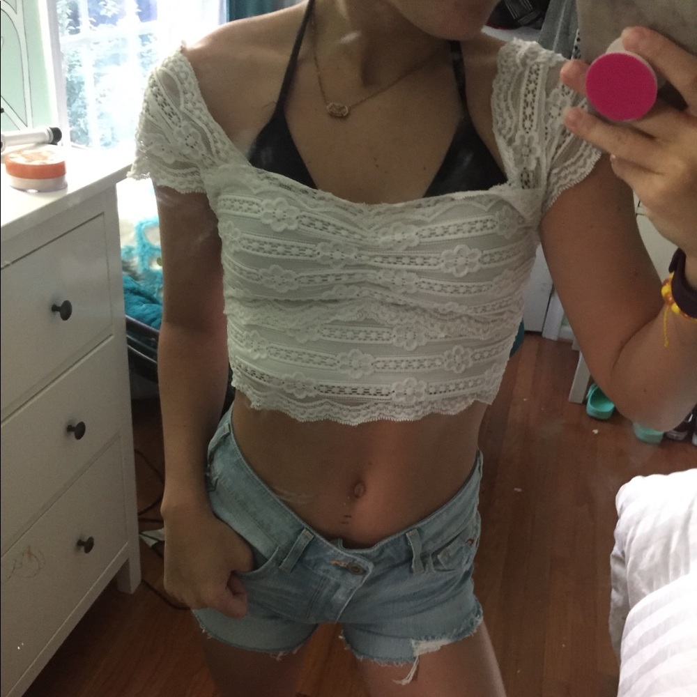 Women’s Charlotte Russe Crop Top